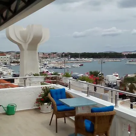 Apartman Zana Vodice Exteriör bild